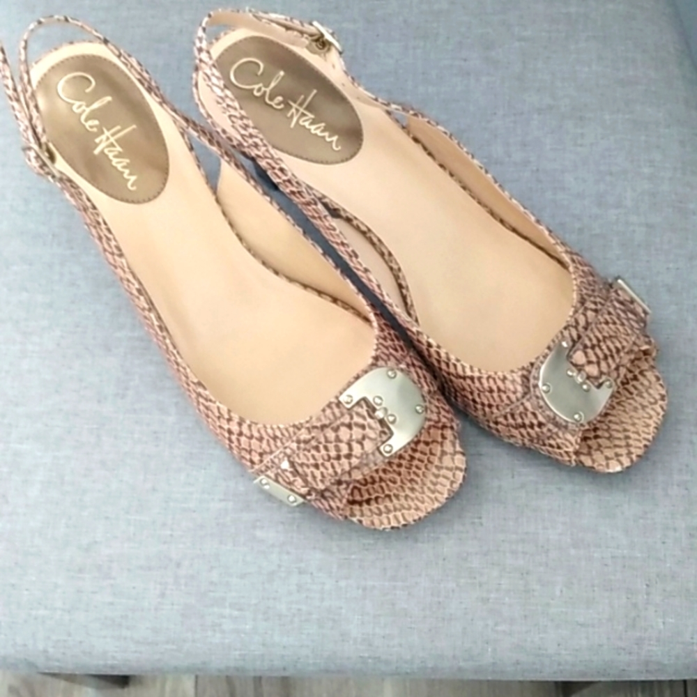 Heels print strap back buckle toe sz 8